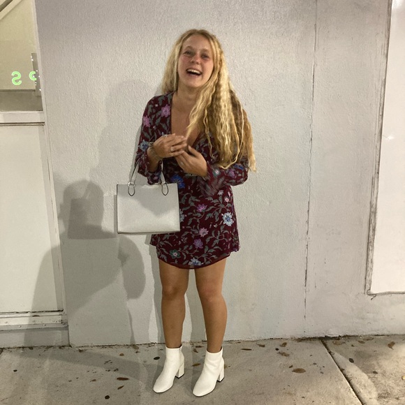 Meet your Posher, Joelle - Picture 3 of 11